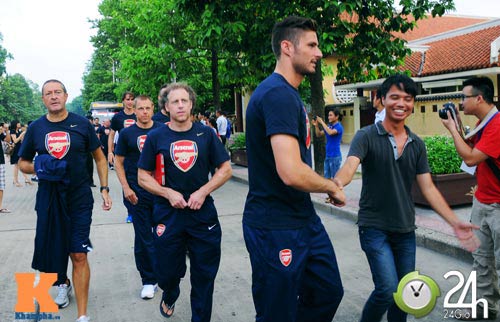 Fan Việt khiến Arsenal "thót tim" - 10