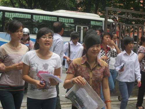 17 thí sinh và cán bộ coi thi bị kỷ luật - 2