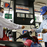 Thị trường - Tiêu dùng - Doanh nghiệp xăng dầu mắc bệnh 'than'?