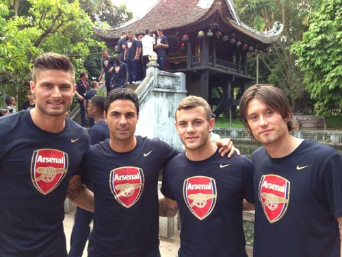 Sao Arsenal & fan Việt: Ngạc nhiên chưa! - 1