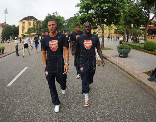 Sao Arsenal & fan Việt: Ngạc nhiên chưa! - 8