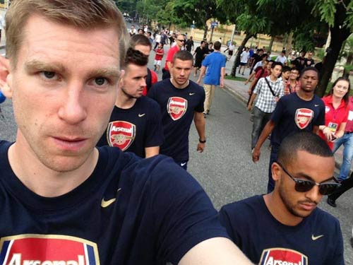 Sao Arsenal & fan Việt: Ngạc nhiên chưa! - 3