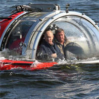 Tin tức trong ngày - Putin lặn xuống biển Baltic khảo sát tàu đắm