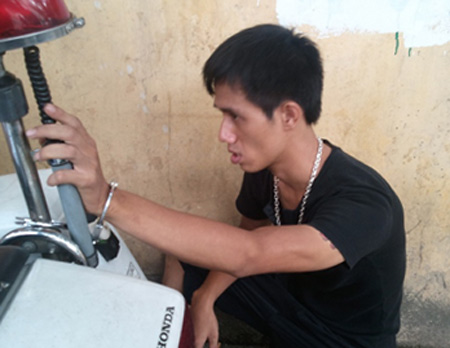 Chị dâu, em chồng cùng nhau đi cướp - 1