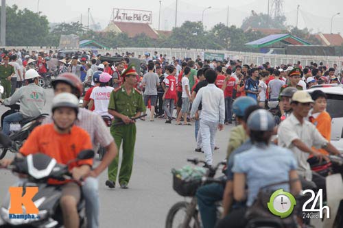 Arsenal tung áo và khuấy đảo Mỹ Đình - 2