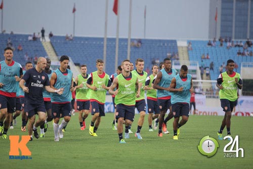 Arsenal tung áo và khuấy đảo Mỹ Đình - 12