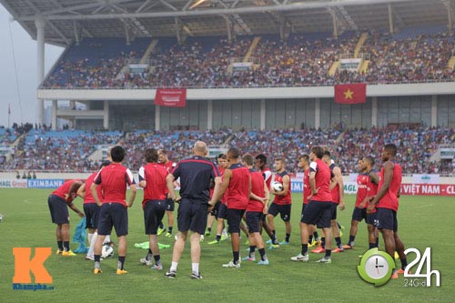 Arsenal tung áo và khuấy đảo Mỹ Đình - 11