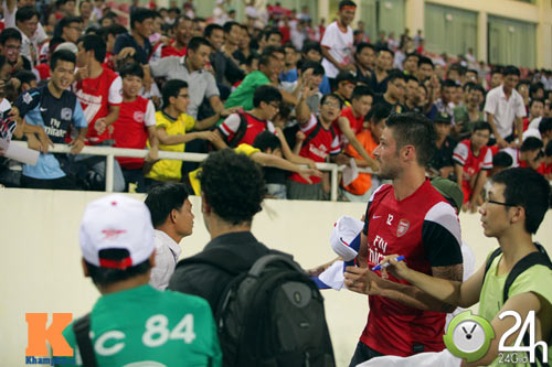 Arsenal tung áo và khuấy đảo Mỹ Đình - 15