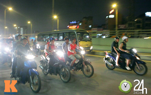 "Fan cuồng" lại làm Arsenal "choáng" - 3