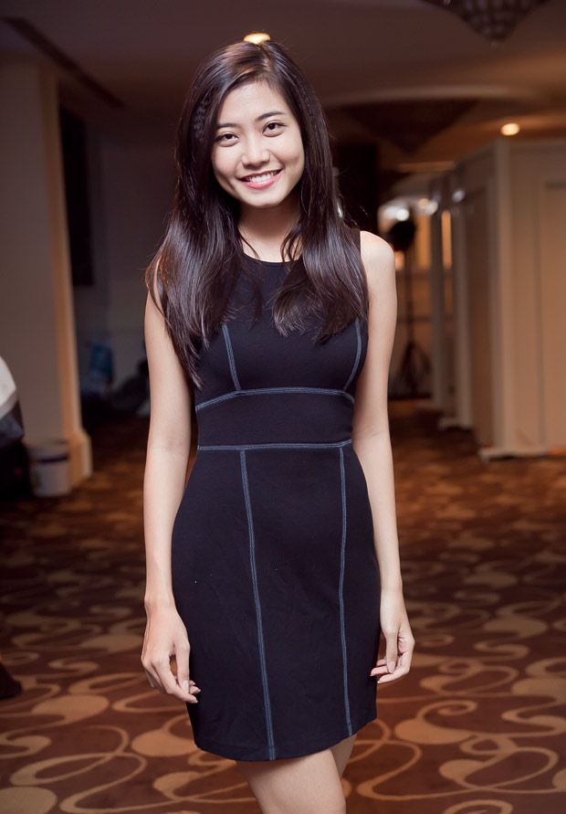 Chân dài mặc gì khi đi diễn show? - 6