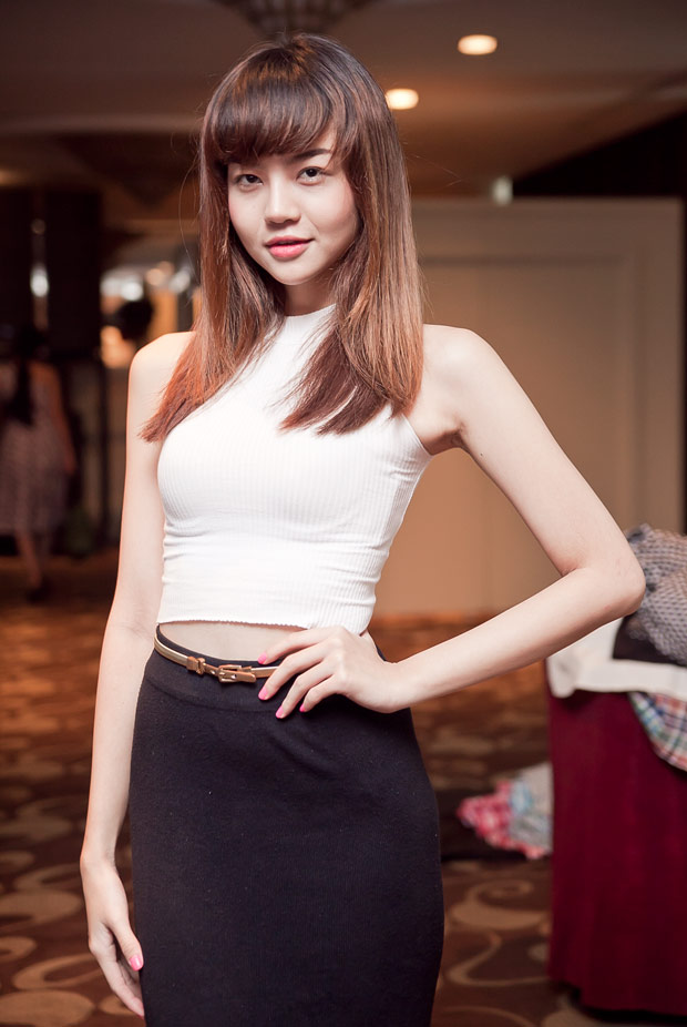 Chân dài mặc gì khi đi diễn show? - 8