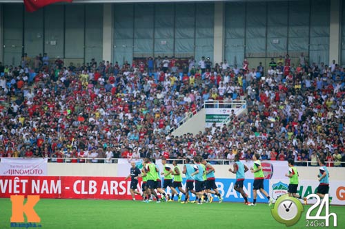 Mỹ Đình dậy sóng đón Pháo thủ - 11