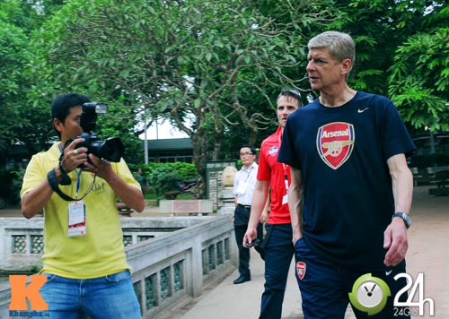 "1001" cảm xúc của HLV Wenger ở Hà Nội - 7