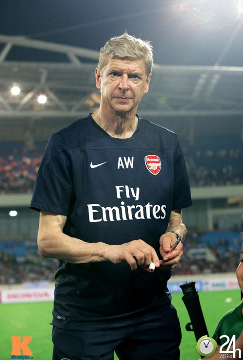 "1001" cảm xúc của HLV Wenger ở Hà Nội - 3