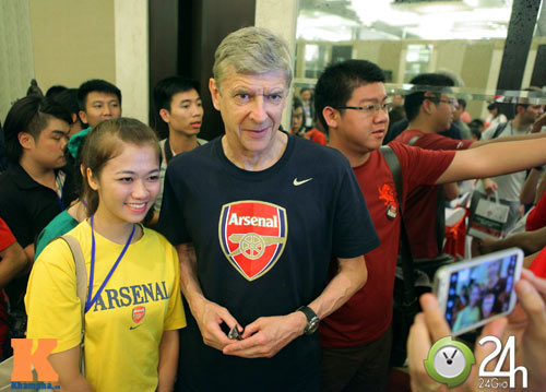 "1001" cảm xúc của HLV Wenger ở Hà Nội - 9