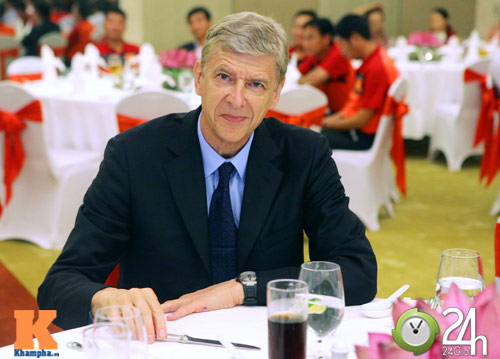 "1001" cảm xúc của HLV Wenger ở Hà Nội - 10