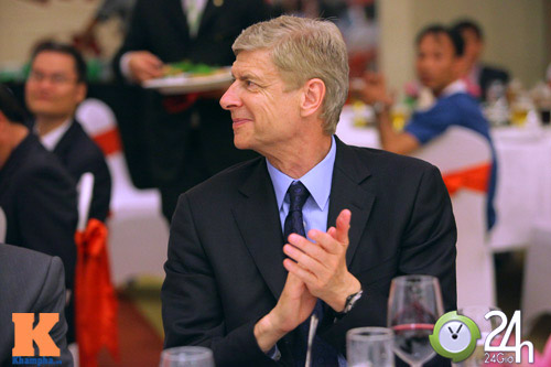 "1001" cảm xúc của HLV Wenger ở Hà Nội - 12
