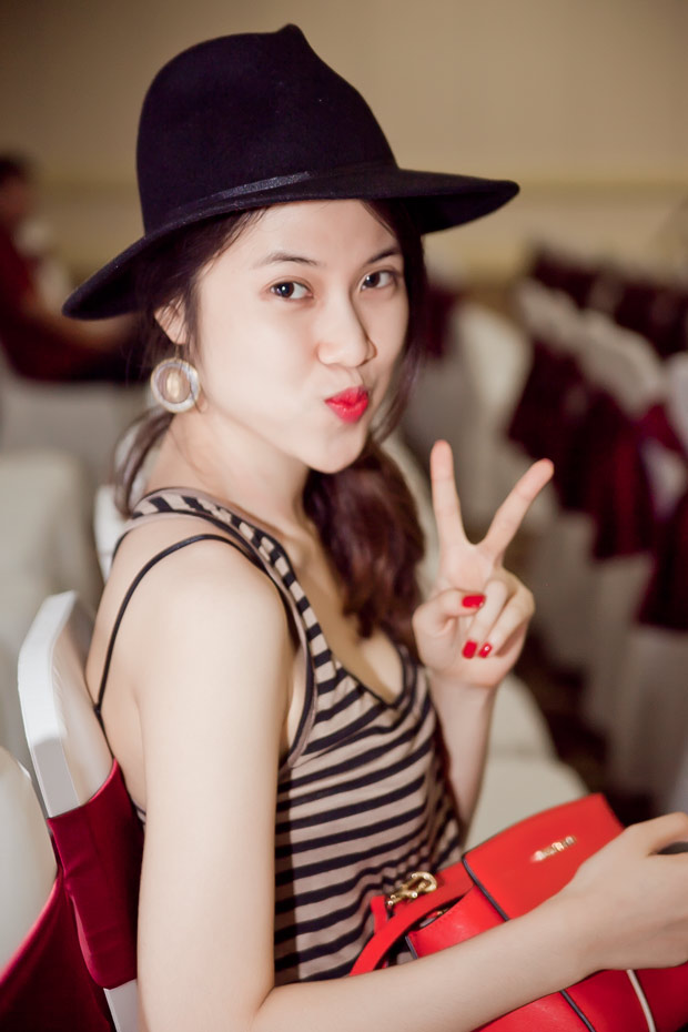 Chân dài mặc gì khi đi diễn show? - 2