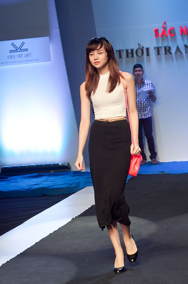 Chân dài mặc gì khi đi diễn show? - 7