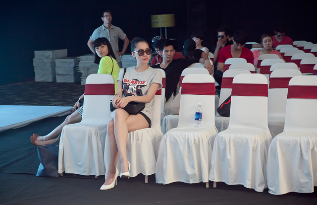 Chân dài mặc gì khi đi diễn show? - 16