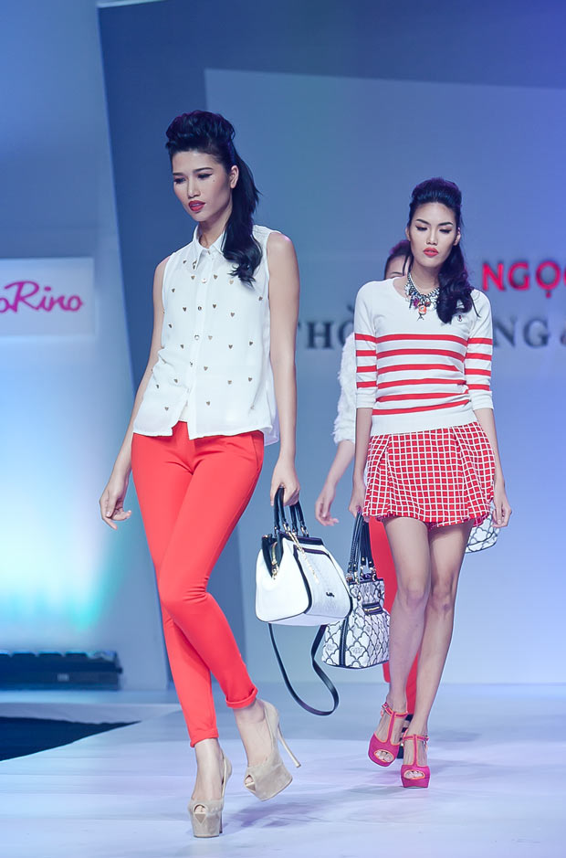 Minh Hằng cười híp mí khi đi catwalk - 18