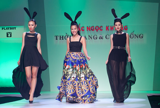 Minh Hằng cười híp mí khi đi catwalk - 10