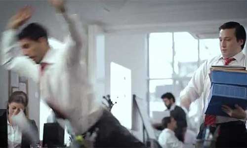 Bỏ nghiệp cầu thủ, Suarez làm công chức - 3