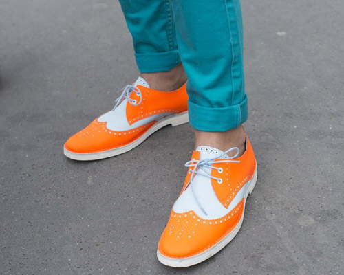 Những đôi guốc ấn tượng trên phố đông - 17