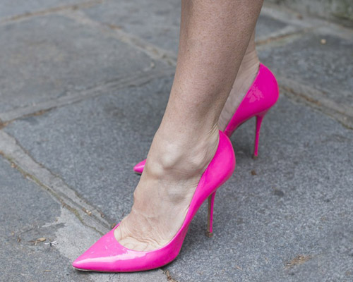 Những đôi guốc ấn tượng trên phố đông - 2