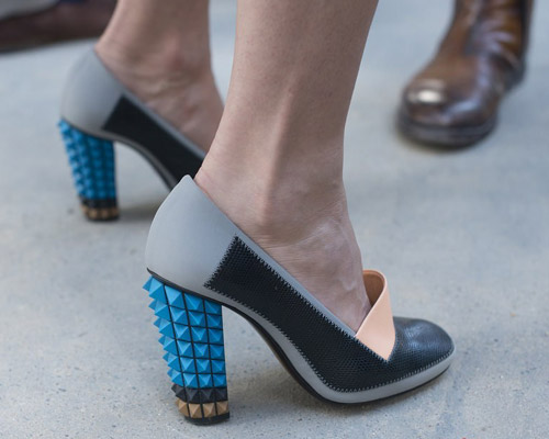 Những đôi guốc ấn tượng trên phố đông - 5