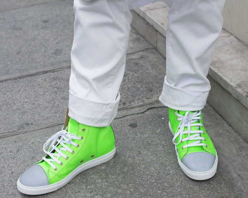 Những đôi guốc ấn tượng trên phố đông - 7