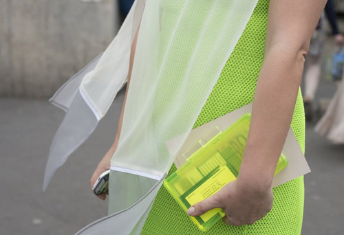"Ngẫu hứng phố" với clutch cùng tín đồ - 1