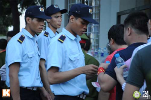Bên lề VN - Arsenal: Ngày hội bóng đá - 10