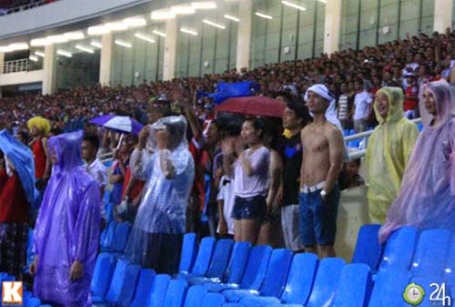 Bên lề VN - Arsenal: Ngày hội bóng đá - 7