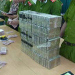Pháp luật - Bắt “nữ quái” vận chuyển 10 bánh heroin