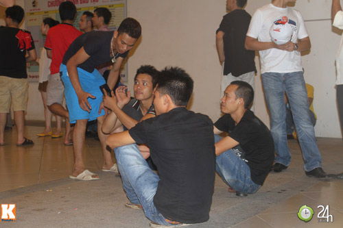 Fan Việt đội mưa xem Arsenal - 7