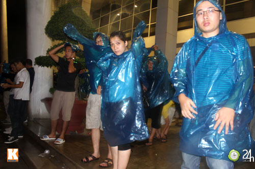 Fan Việt đội mưa xem Arsenal - 6