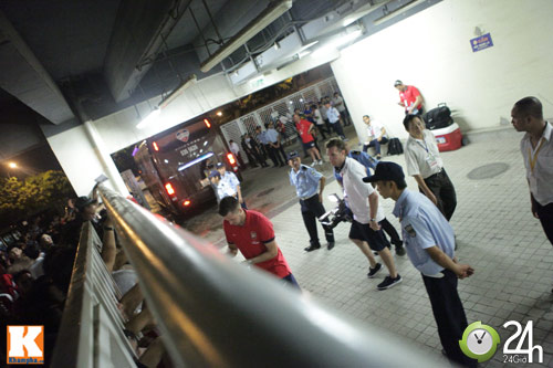 "Fan cuồng" lưu luyến tạm biệt Arsenal - 15