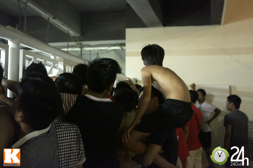 "Fan cuồng" lưu luyến tạm biệt Arsenal - 5