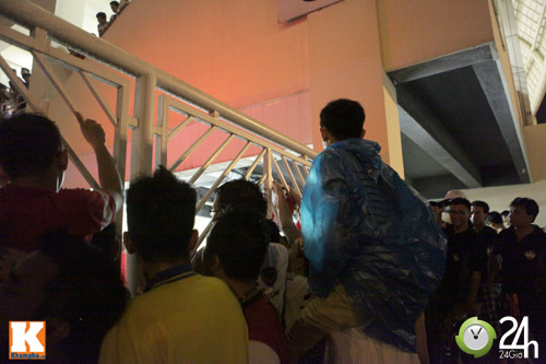 "Fan cuồng" lưu luyến tạm biệt Arsenal - 6