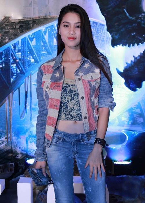 Trí Nguyễn lại đưa “người tình” đi xem phim - 2