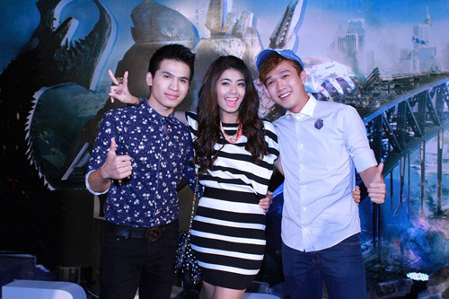 Trí Nguyễn lại đưa “người tình” đi xem phim - 19