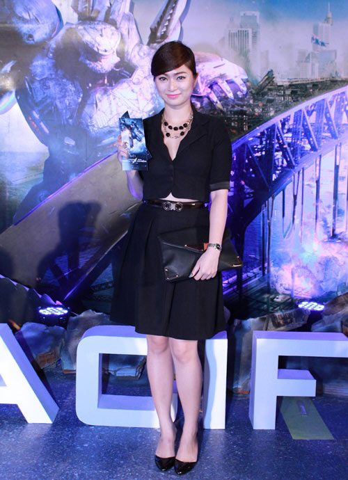 Trí Nguyễn lại đưa “người tình” đi xem phim - 17