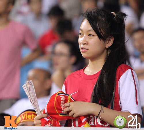 "Chân dài" cuồng nhiệt làm nóng Mỹ Đình - 9