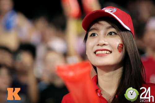 "Chân dài" cuồng nhiệt làm nóng Mỹ Đình - 5