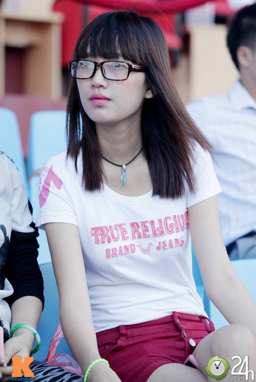 "Chân dài" cuồng nhiệt làm nóng Mỹ Đình - 8