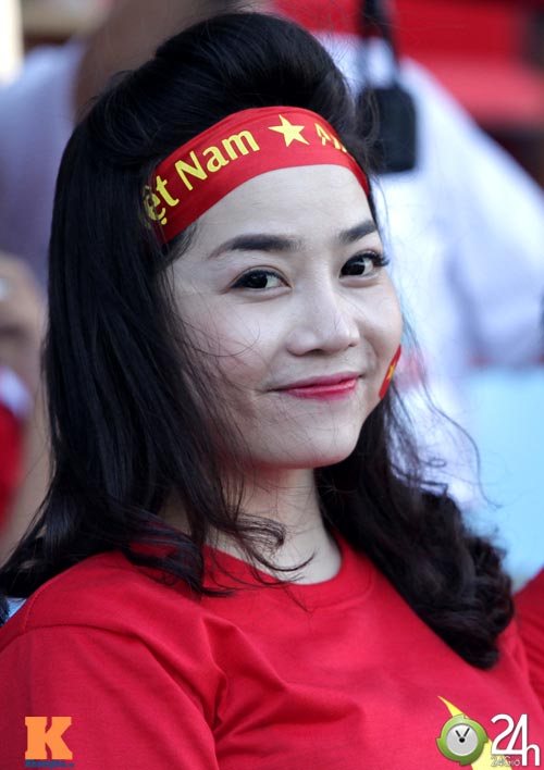 "Chân dài" cuồng nhiệt làm nóng Mỹ Đình - 2