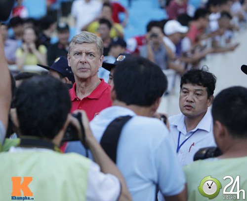 "1001" cảm xúc của HLV Wenger ở Hà Nội - 5
