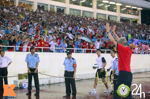 "1001" cảm xúc của HLV Wenger ở Hà Nội - 15