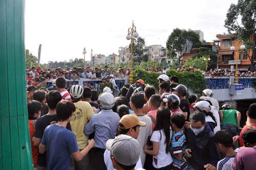 Chết đuối vì chứng tỏ biết bơi với bạn nhậu - 2